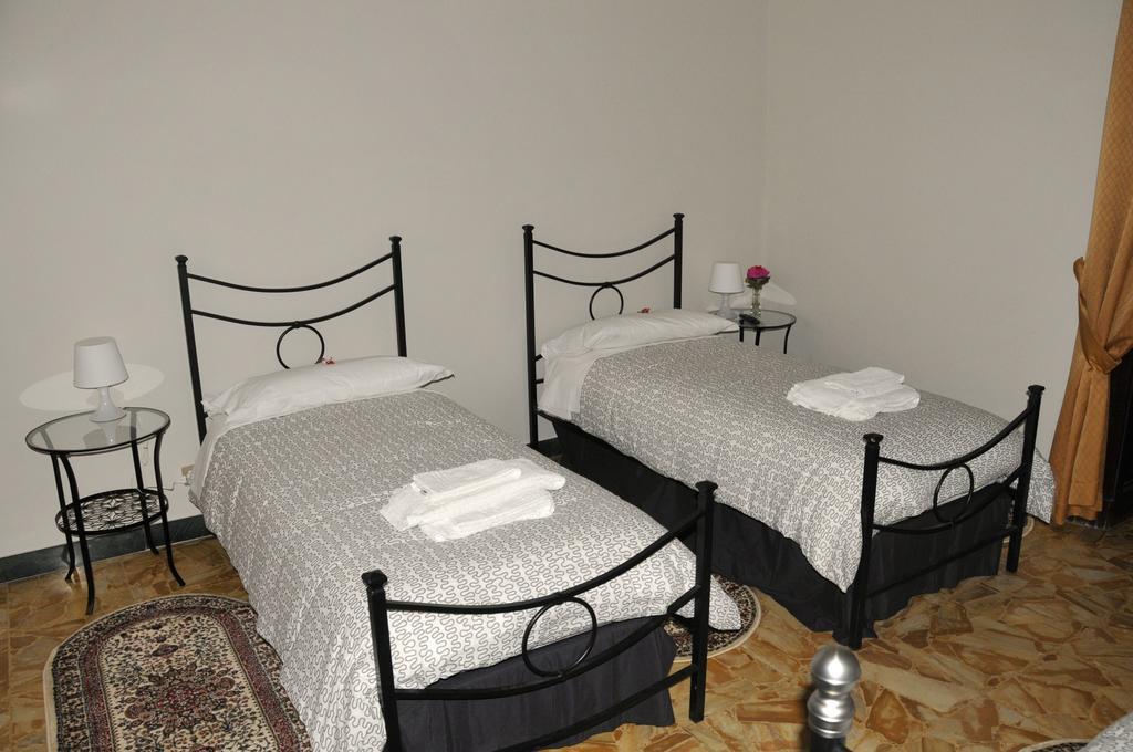 Alibrandi Palace Civitavecchia Habitación foto