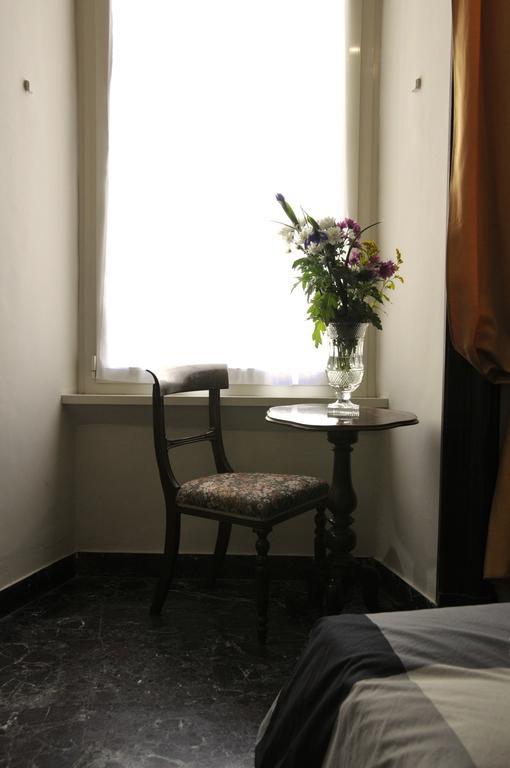 Alibrandi Palace Civitavecchia Habitación foto